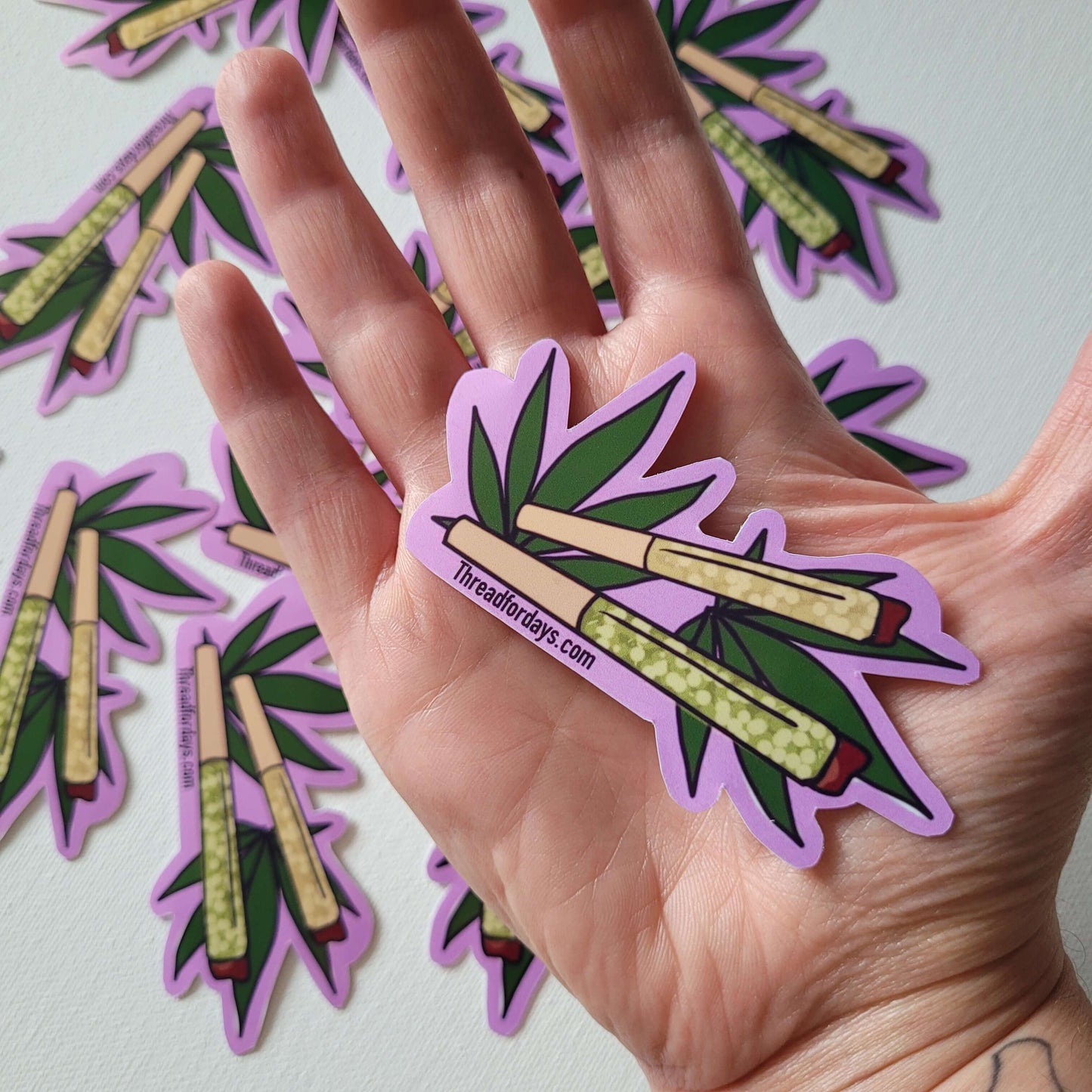 double joint sticker in palm to indicate szie