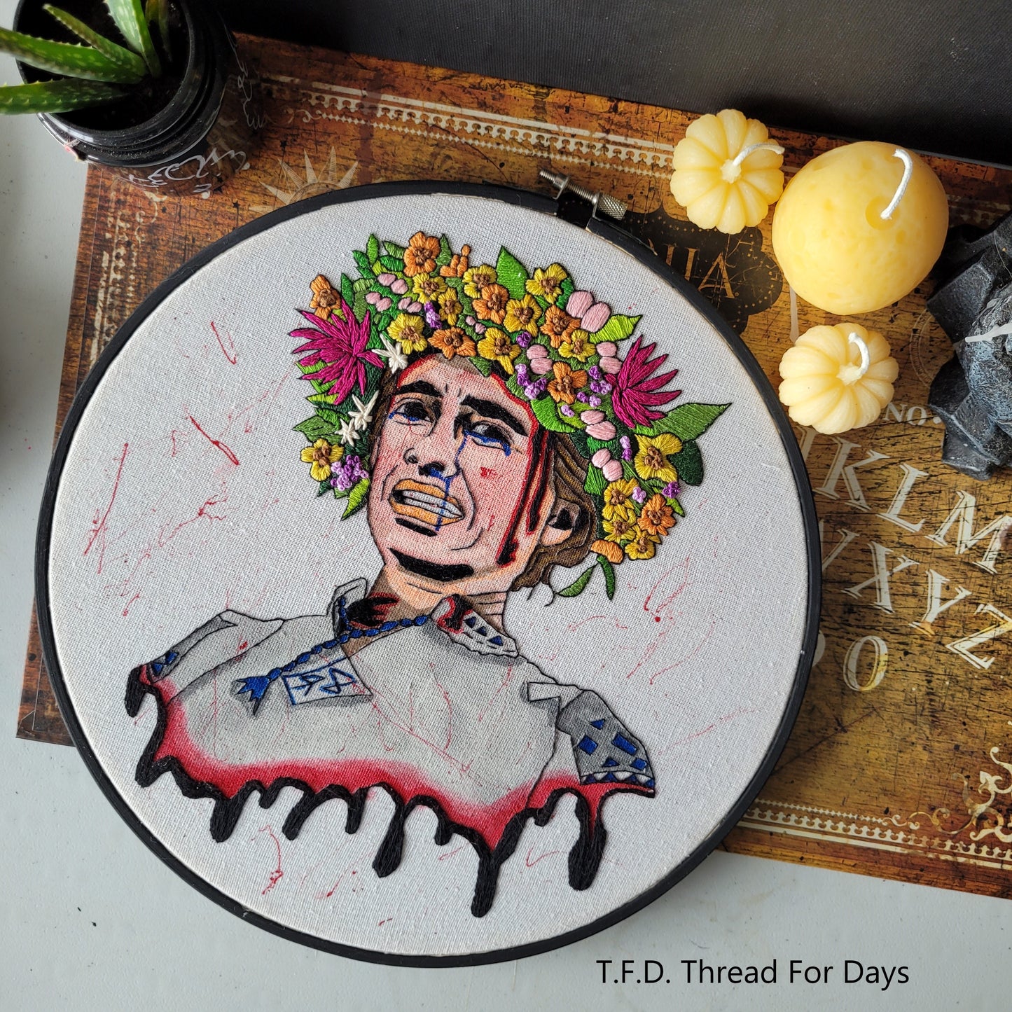 frotn of midsommar hoop