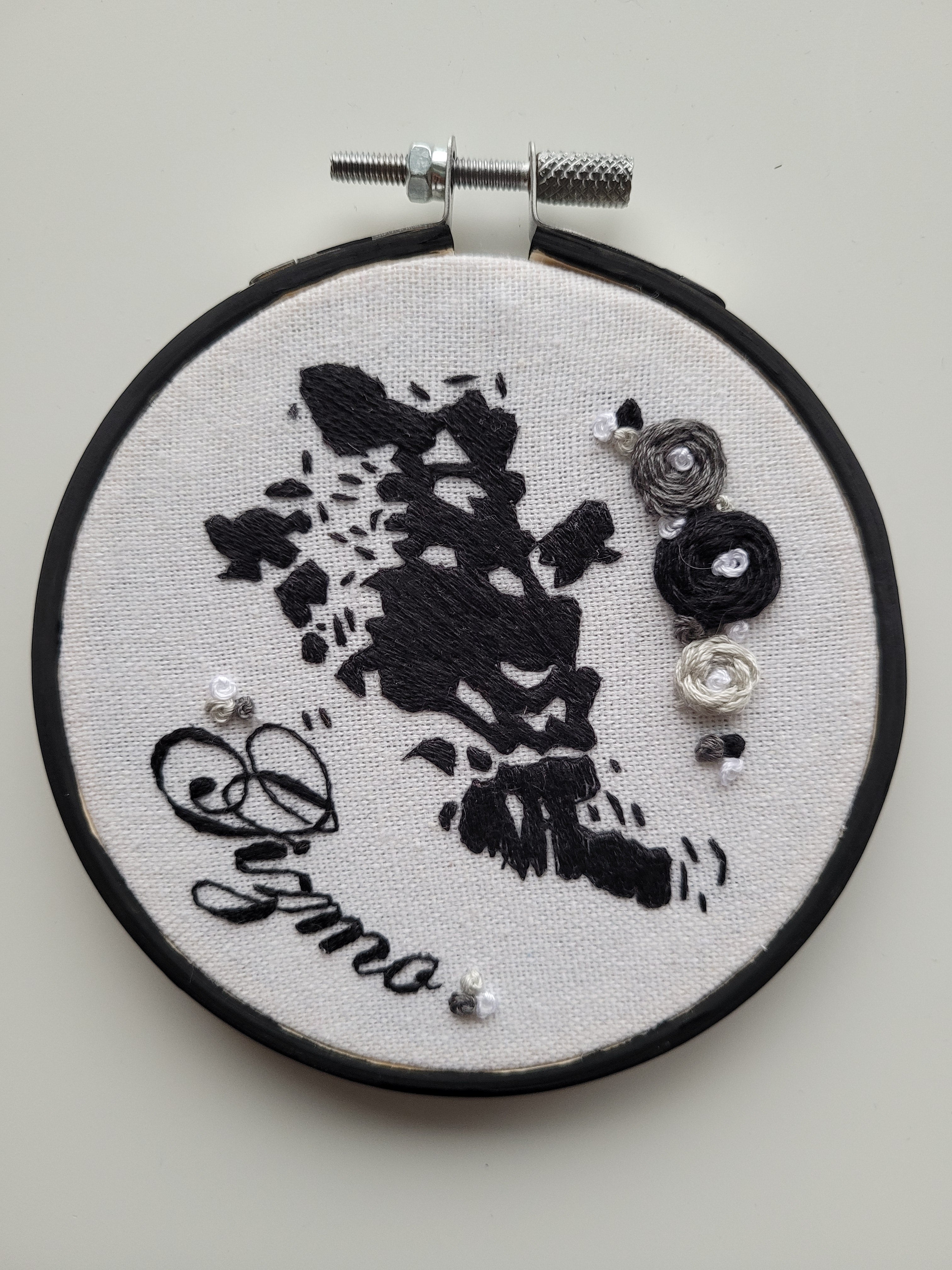 embroidery hoop 4 inch pet rabbit paw print with flowers and text "Gizmo"
